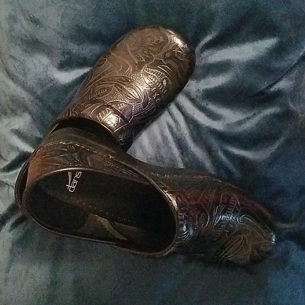 Womens Dansko Clogs Black Size 40 Like new but no tags...No scuffs or wear